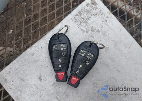 2013 Chrysler Town & Country Touring из США, поврежденный, VIN 2C4RC1BG2DR709037